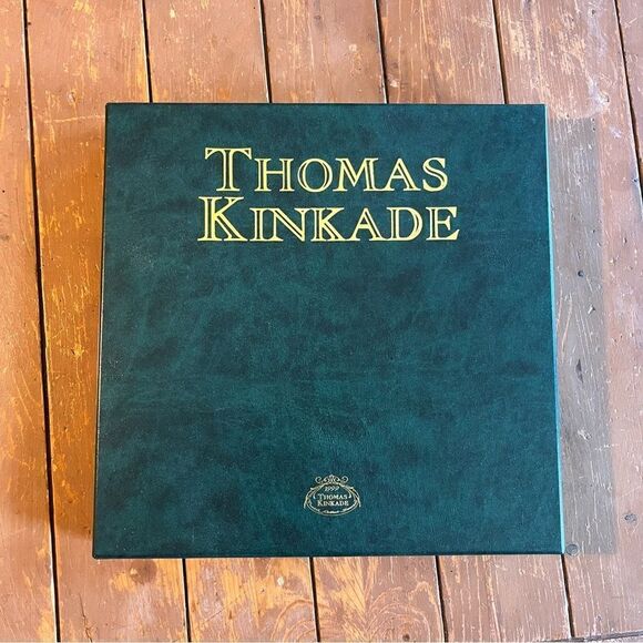 Thomas Kinkade Vintage ‘A Holiday Gathering’ Decorative Plate - Picture 3 of 5